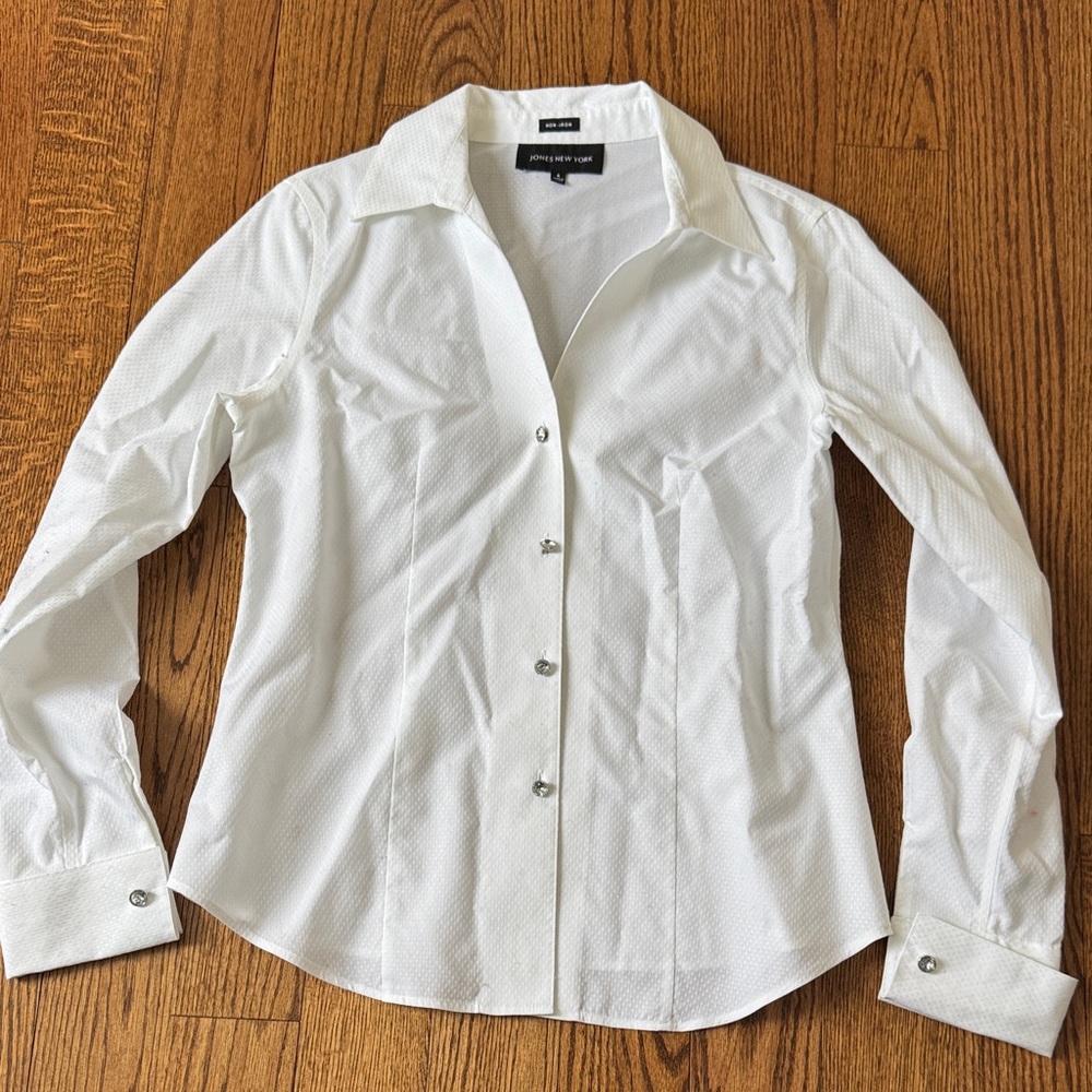 Jones New York Crisp White Blouse with Silver Buttons